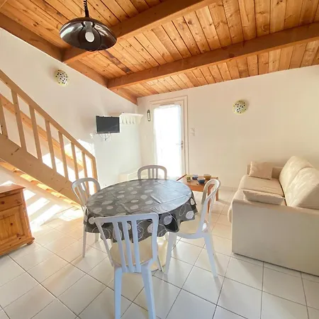 Maison Type 2 Avec Piscine Chauffée, Tennis Et Proximité Bord De à - Fr-1-231-306 *