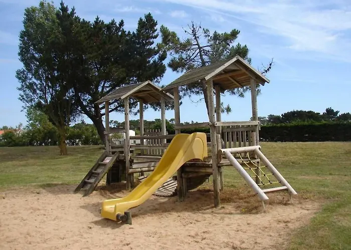 Maison Type 2 Avec Piscine Chauffee, Tennis Et Proximite Bord De A - Fr-1-231-306